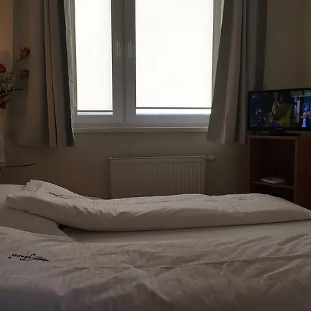 Wolin-travel Fala Z Widokiem Na Morze