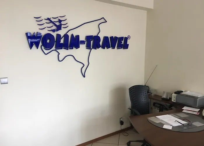 Wolin-travel Fala Z Widokiem Na Morze